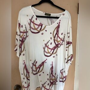 Kahulale'a White and Pink Top